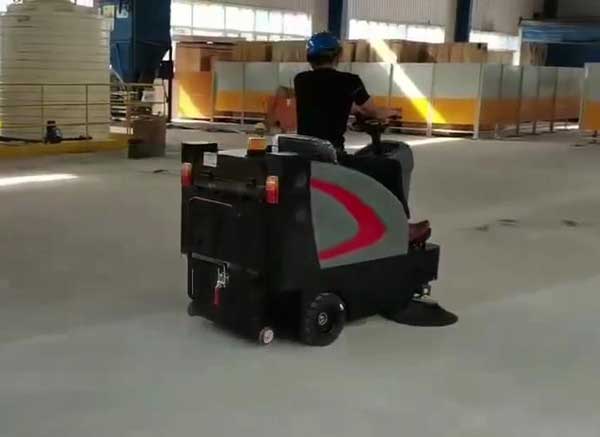 電動掃地車價格表大全，哪些因素影響價格的高低？