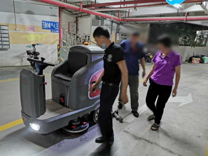 全自動洗地機(jī)是如何實現(xiàn)高效清潔