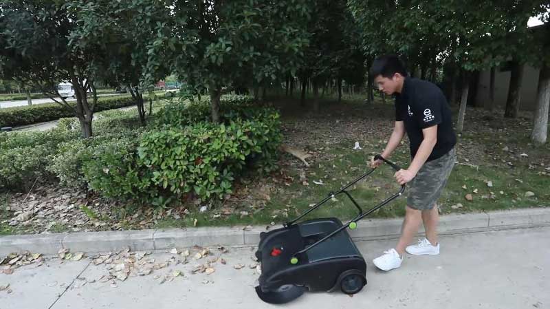 手動手推式掃地機(jī)的簡單說明 手動手推式掃地機(jī)的簡單說明