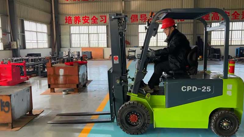 揭穿電動叉車神話！